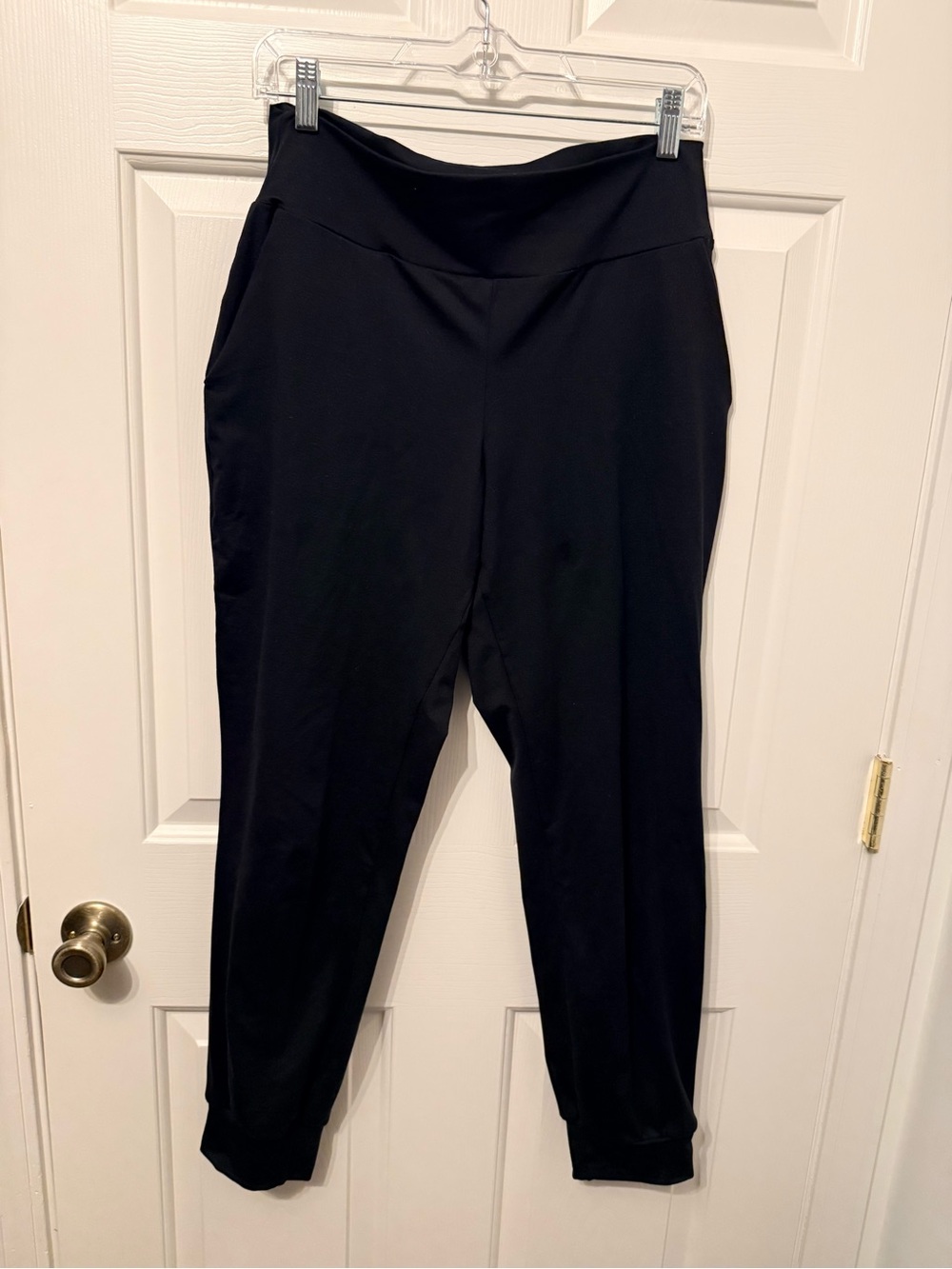 Youer Unwind Jogger in Basic Witch